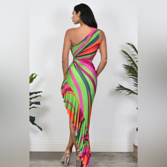 Vintage Flare One Shoulder Asymmetrical Dress
New - Picture 3 of 3